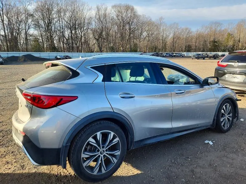 2017 INFINITI QX30   