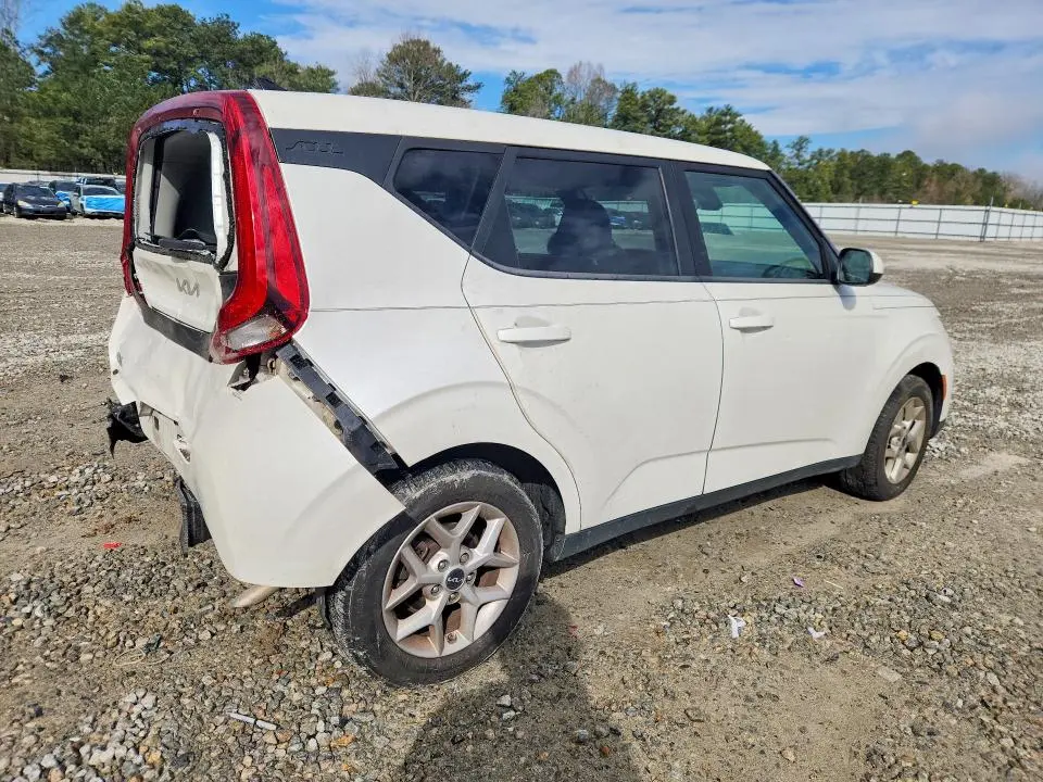 2022 KIA SOUL LX  