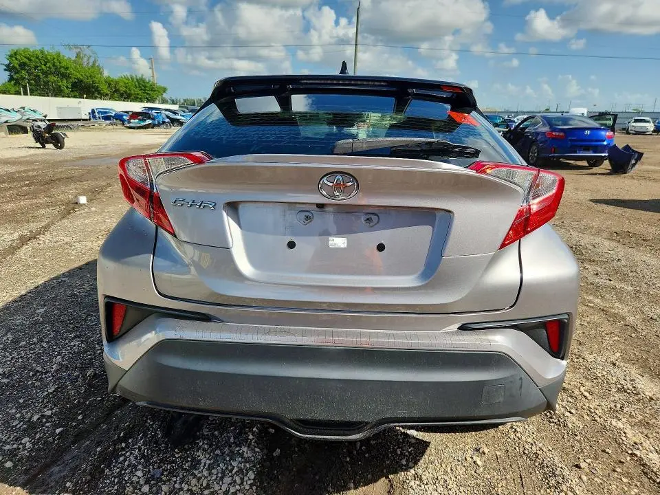 2020 TOYOTA C-HR XLE  