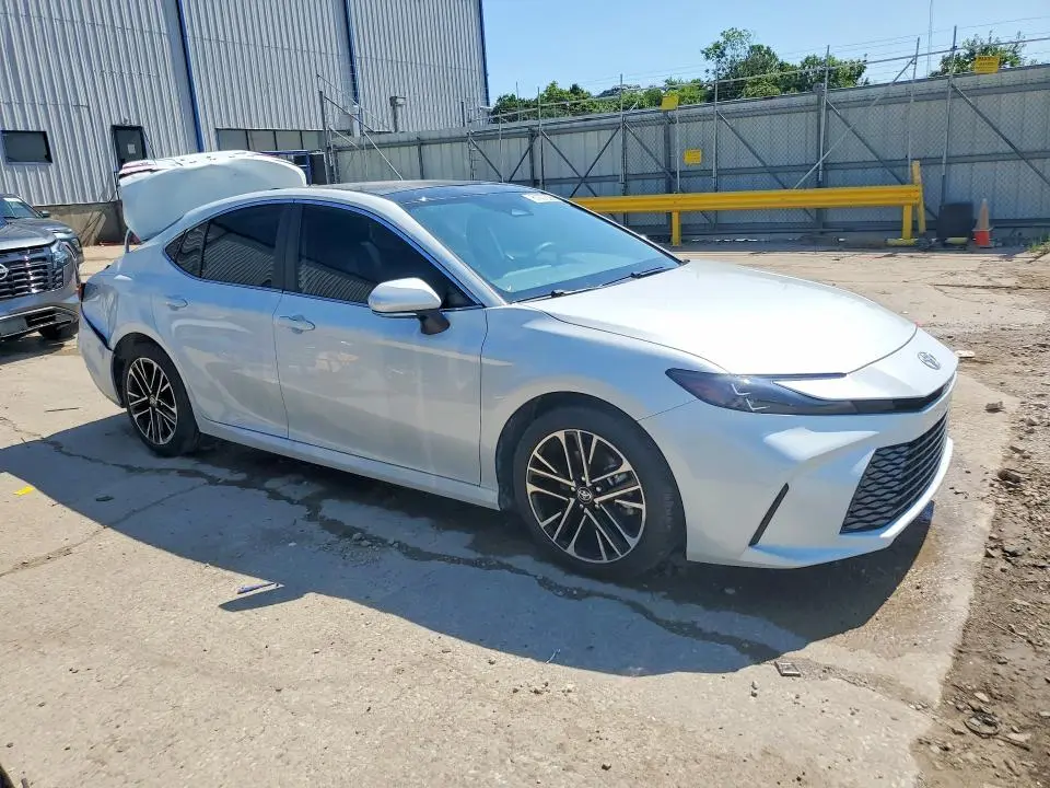 2025 TOYOTA CAMRY XLE  