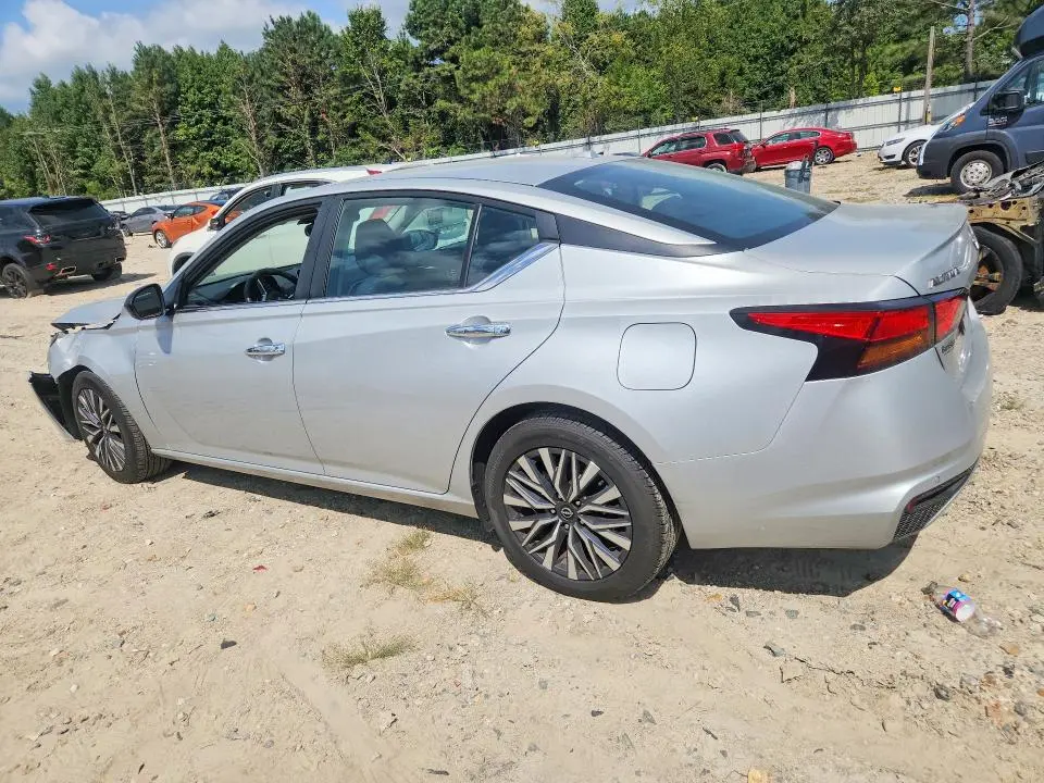 2024 NISSAN ALTIMA SV  