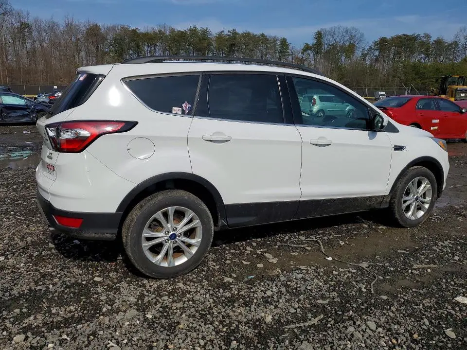 2018 FORD ESCAPE SE  