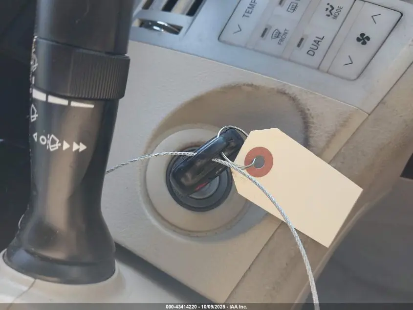 2010 TOYOTA AVALON XLS