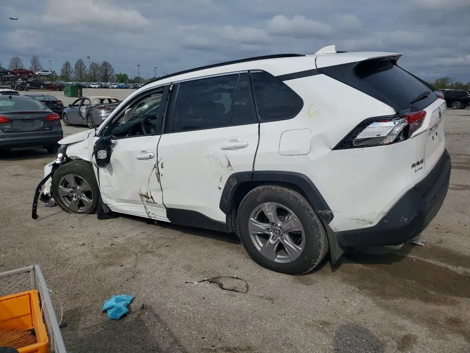 2025 TOYOTA RAV4 XLE  