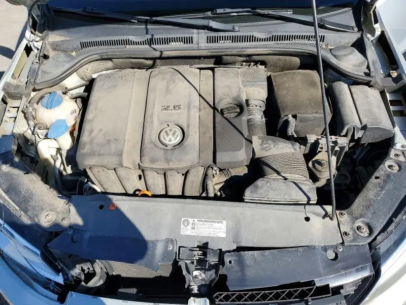 2011 VOLKSWAGEN JETTA SE  