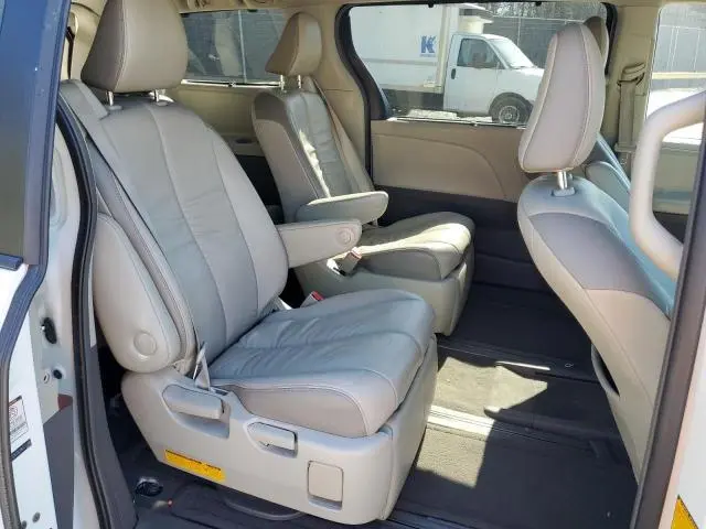 2011 TOYOTA SIENNA XLE