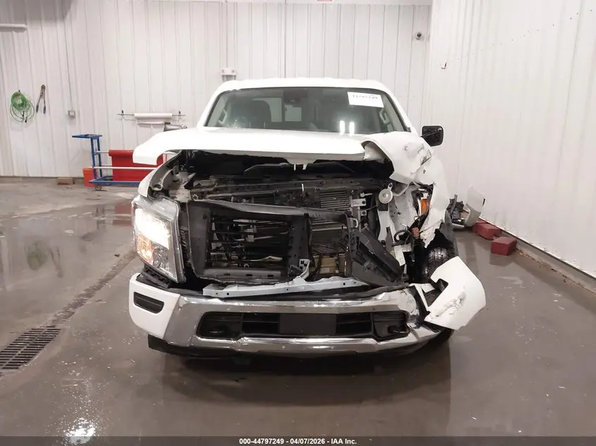 2024 NISSAN TITAN SV 4X4