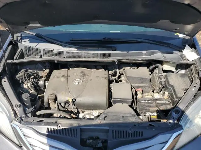 2017 TOYOTA SIENNA XLE  
