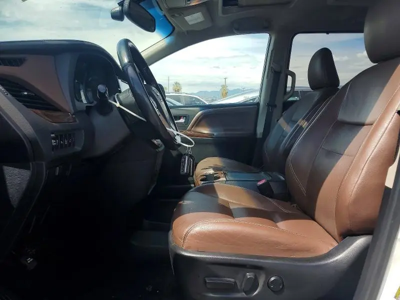 2015 TOYOTA SIENNA LIMITED PREMIUM 7-PASSENGER  
