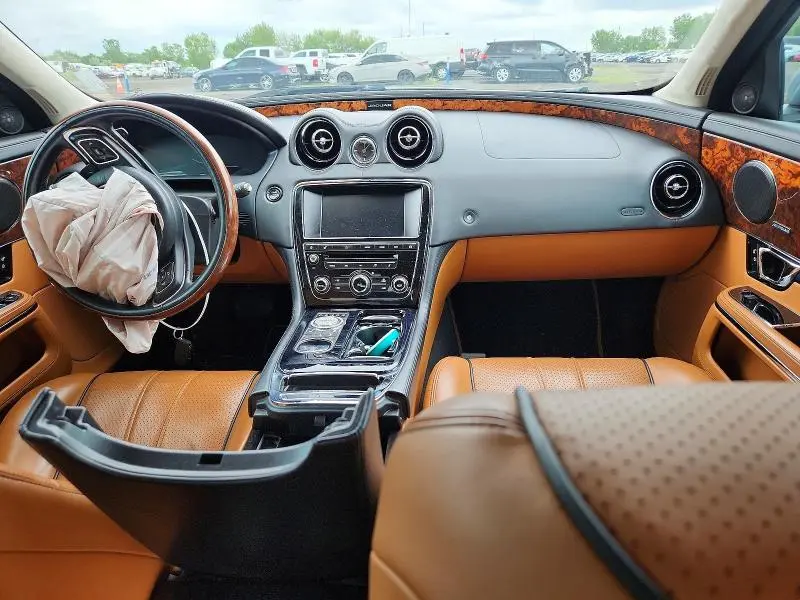 2015 JAGUAR XJ   