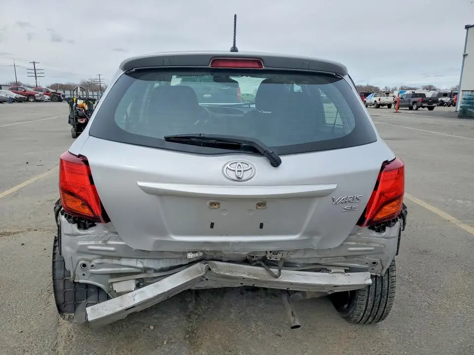 2016 TOYOTA YARIS 5-DOOR SE  