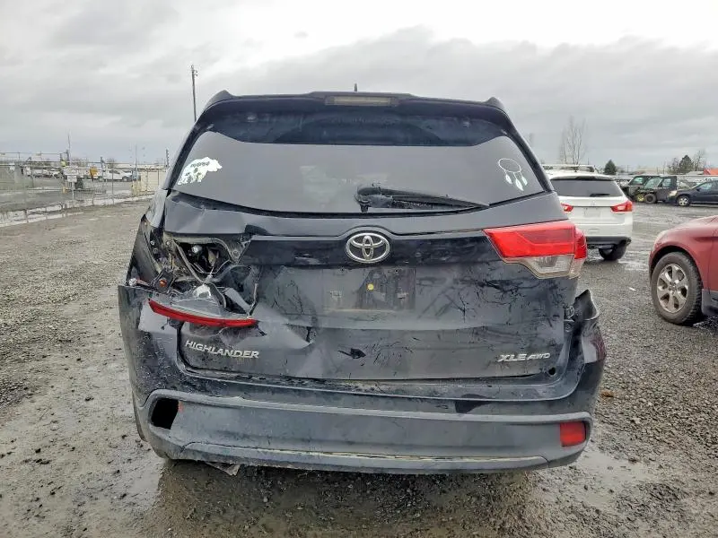 2019 TOYOTA HIGHLANDER SE  