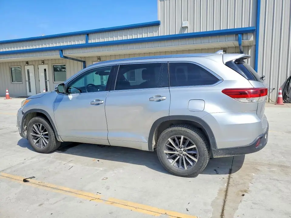 2018 TOYOTA HIGHLANDER XLE  