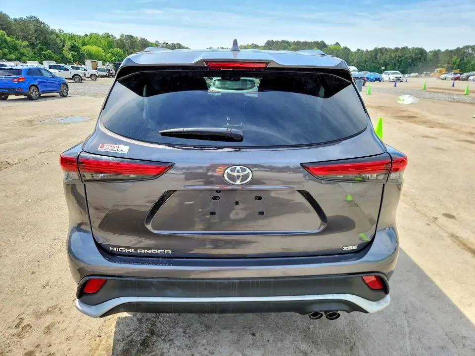 2022 TOYOTA HIGHLANDER XSE  