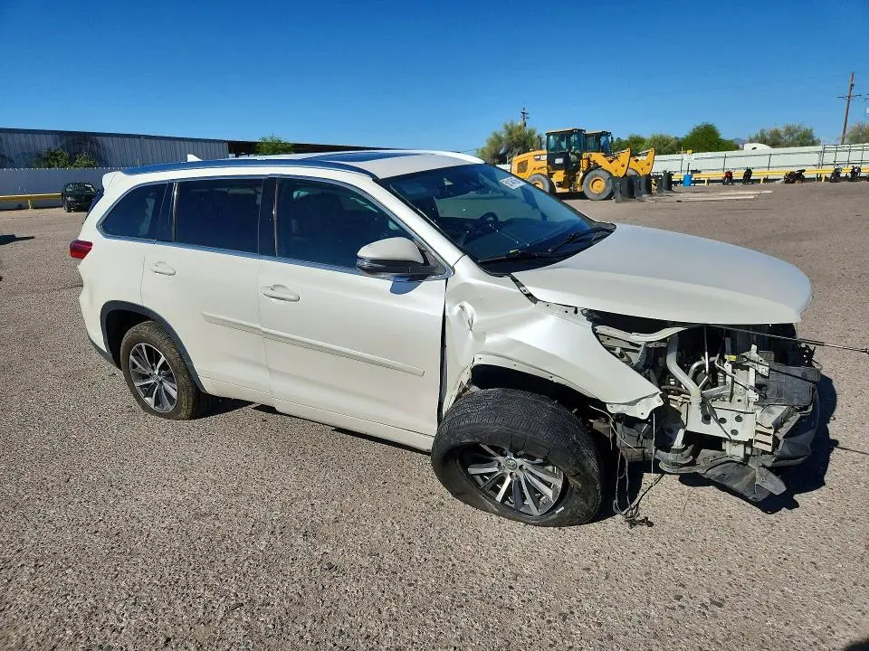 2017 TOYOTA HIGHLANDER XLE  