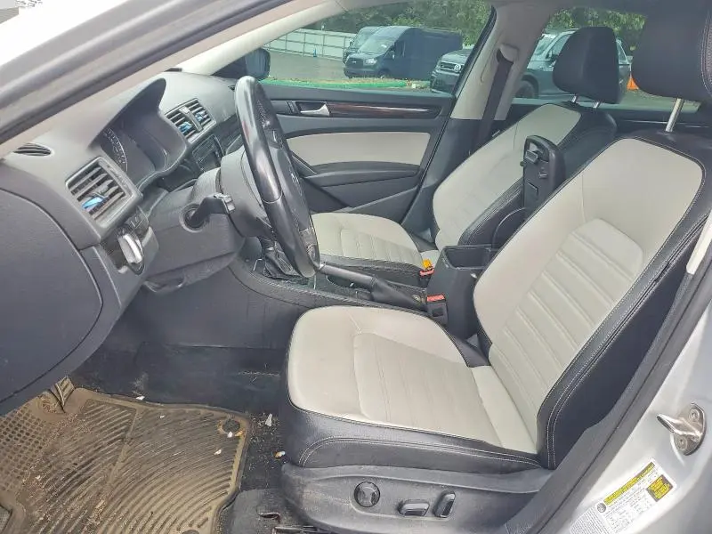 2015 VOLKSWAGEN PASSAT SE  