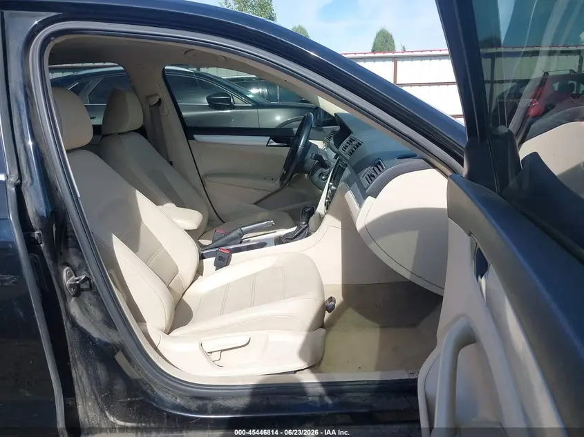 2013 VOLKSWAGEN PASSAT 2.5L SE