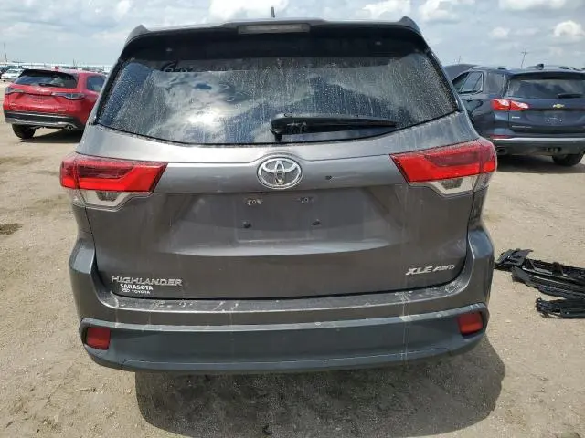2017 TOYOTA HIGHLANDER SE  