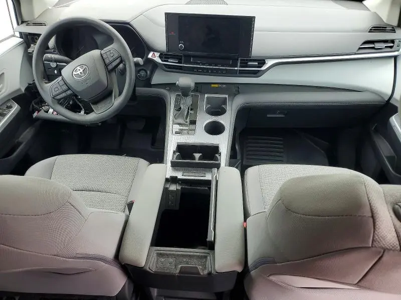 2025 TOYOTA SIENNA LE  