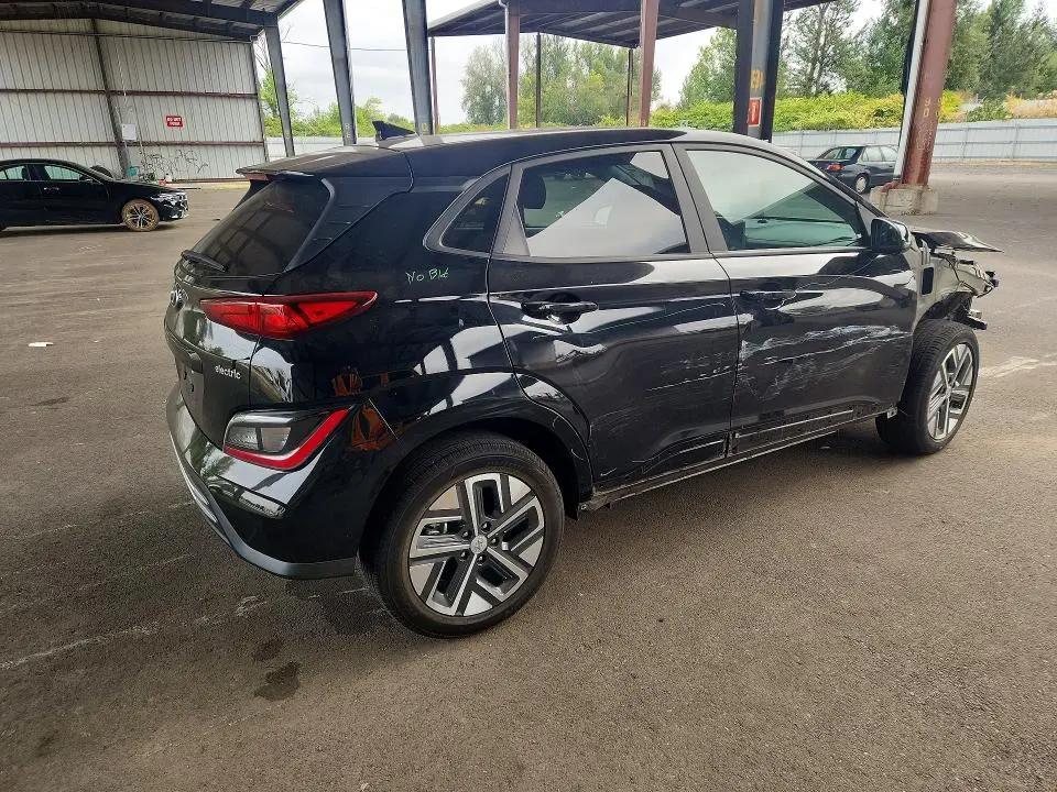 2023 HYUNDAI KONA SE  
