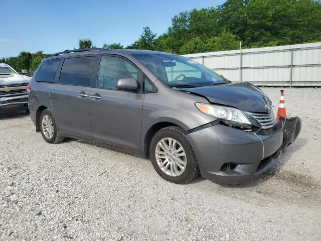 2011 TOYOTA SIENNA XLE  