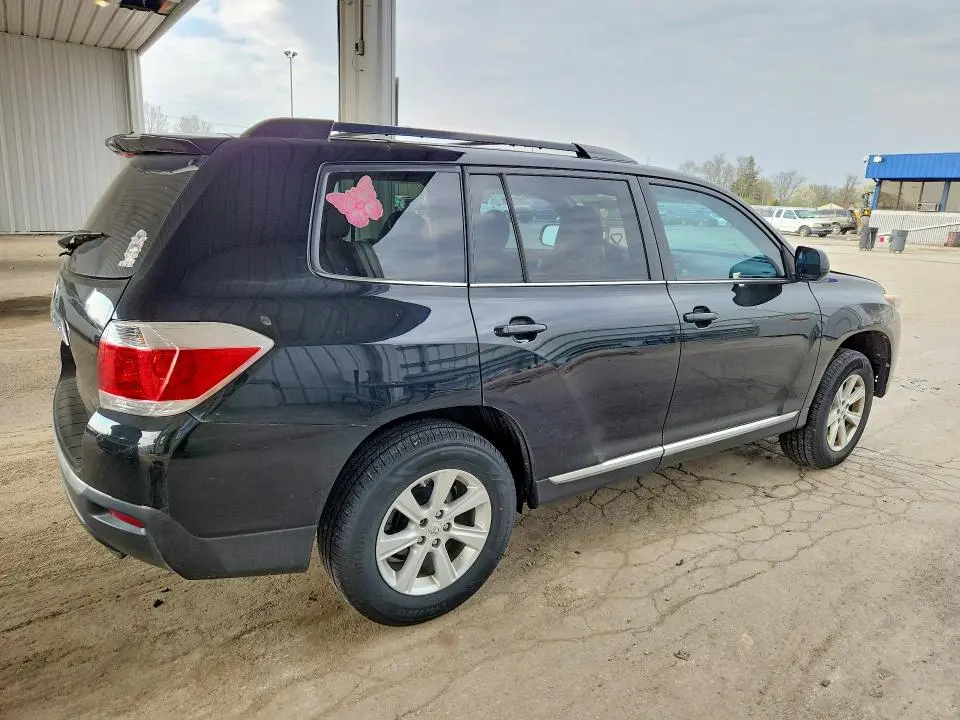 2011 TOYOTA HIGHLANDER SE  