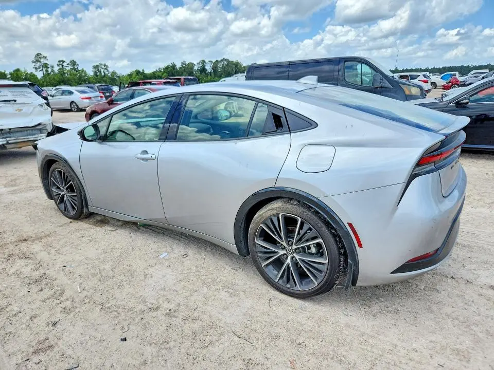2024 TOYOTA PRIUS XLE  