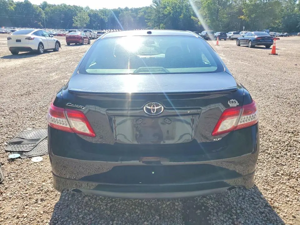 2011 TOYOTA CAMRY SE  