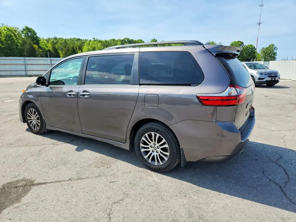 2020 TOYOTA SIENNA XLE 8-PASSENGER  