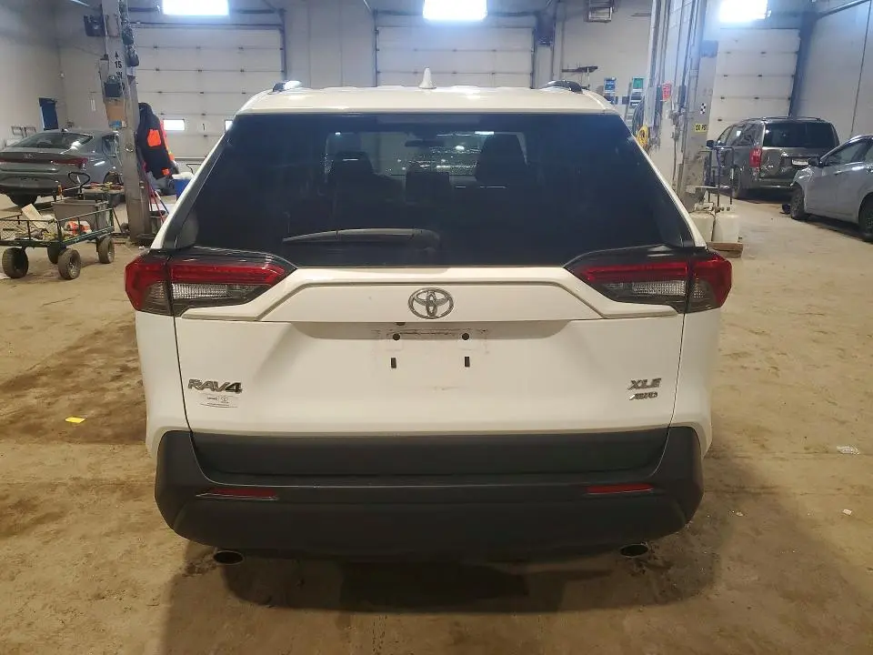 2022 TOYOTA RAV4 XLE  