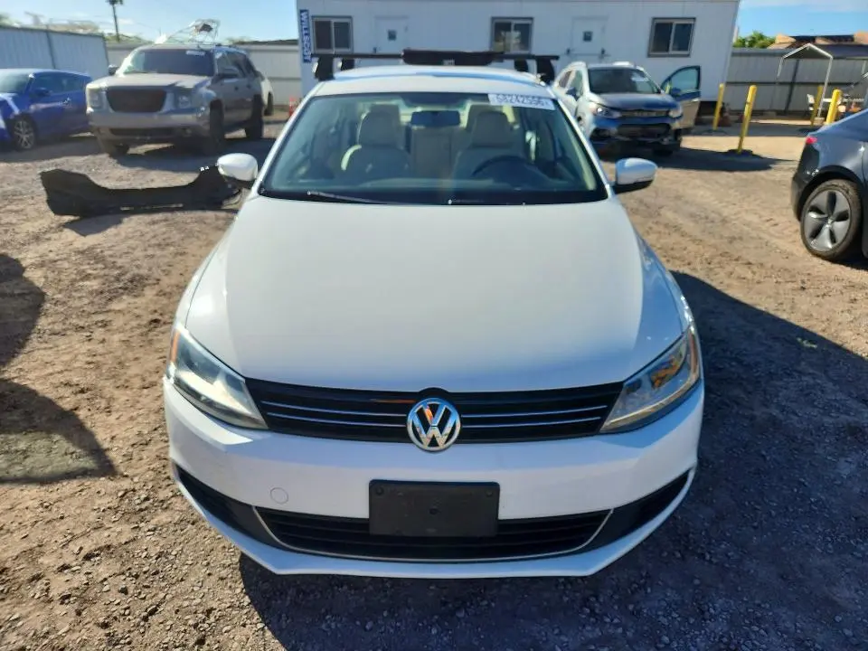 2013 VOLKSWAGEN JETTA SE  