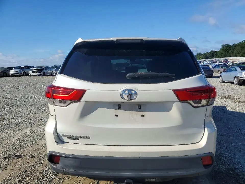 2017 TOYOTA HIGHLANDER LE  
