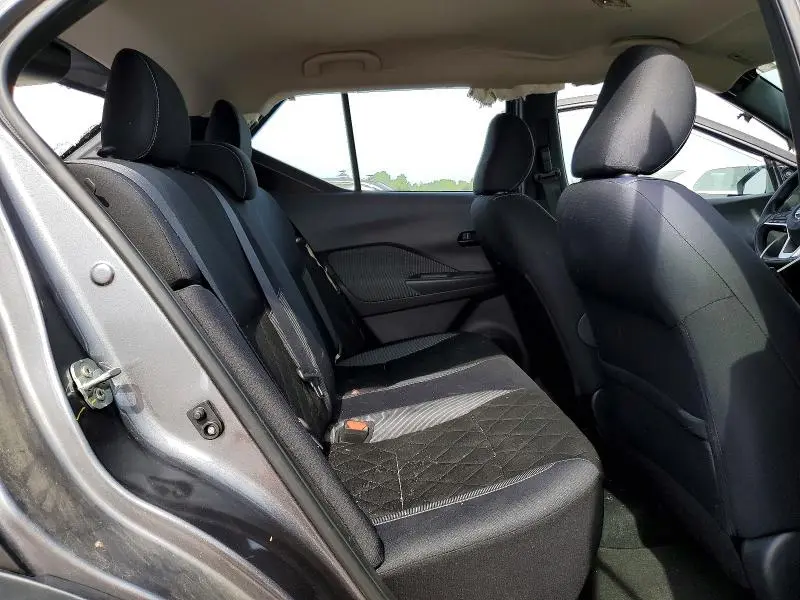 2020 NISSAN KICKS S  