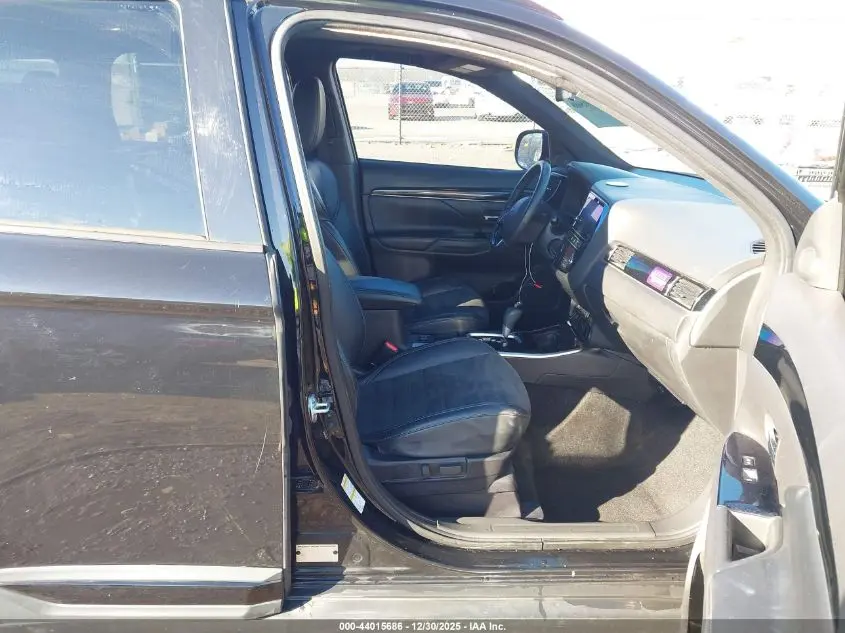 2019 MITSUBISHI OUTLANDER LE