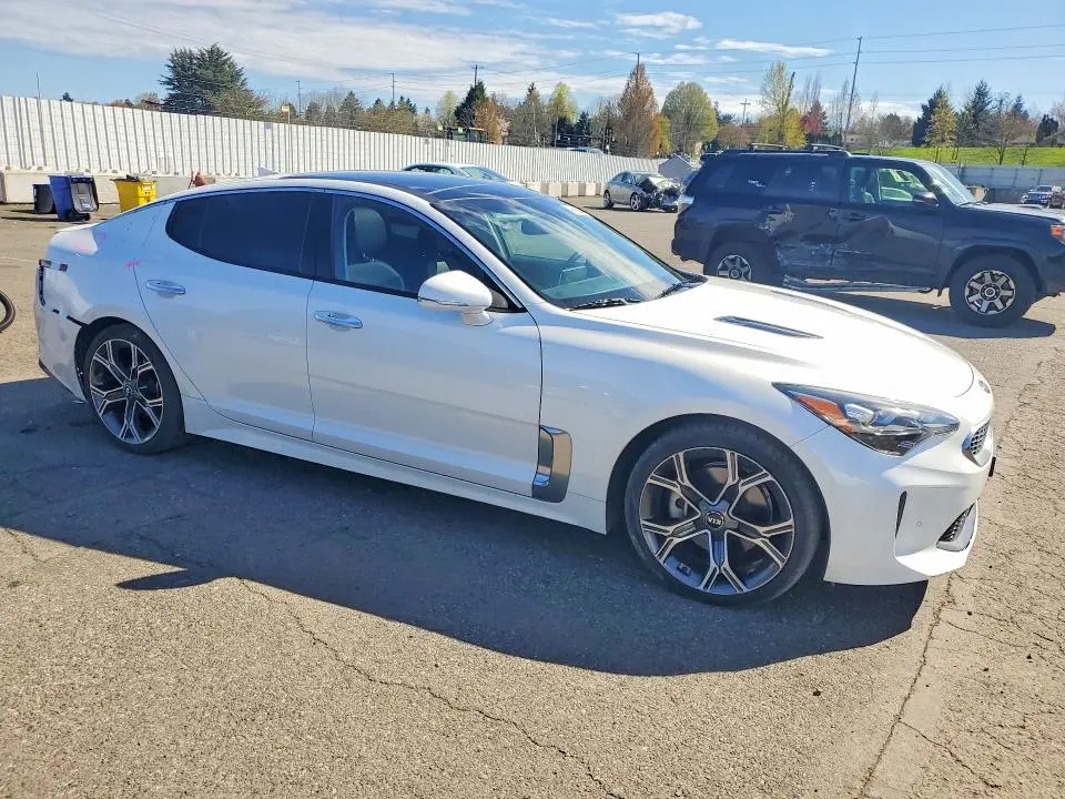 2018 KIA STINGER PREMIUM  