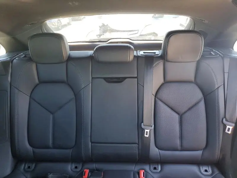 2017 PORSCHE MACAN   