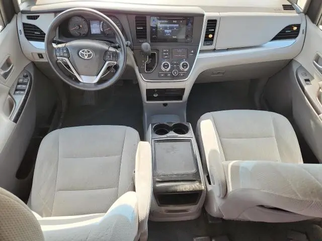2017 TOYOTA SIENNA LE  