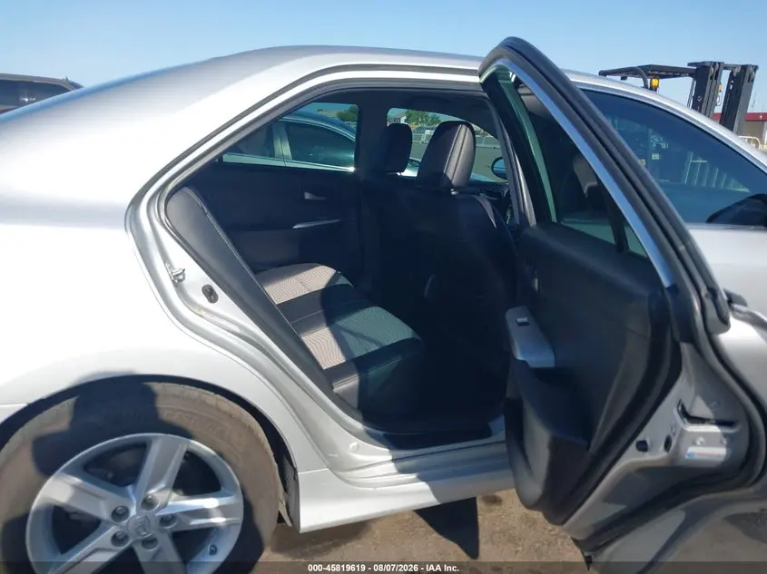2013 TOYOTA CAMRY SE