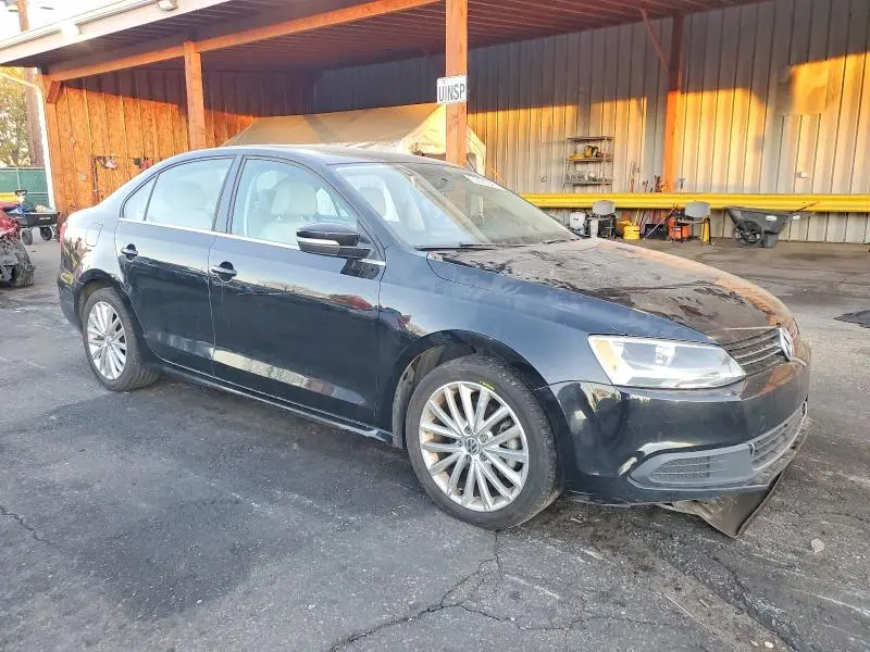 2013 VOLKSWAGEN JETTA SE  