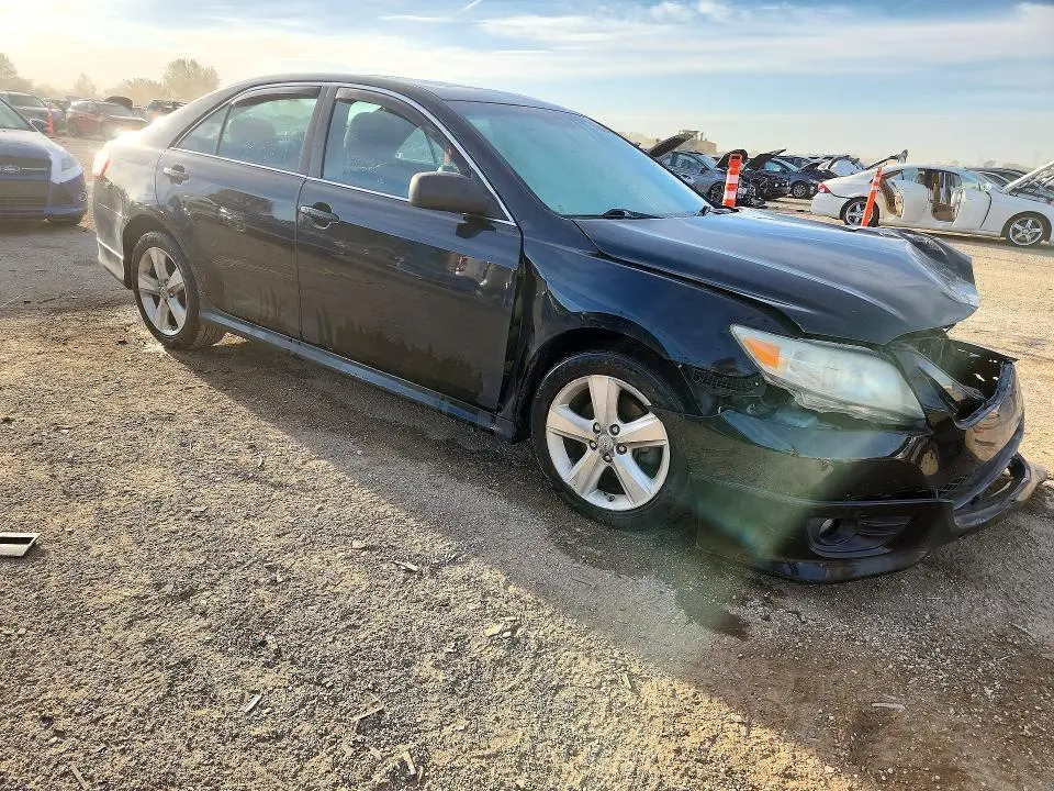 2011 TOYOTA CAMRY SE V6  
