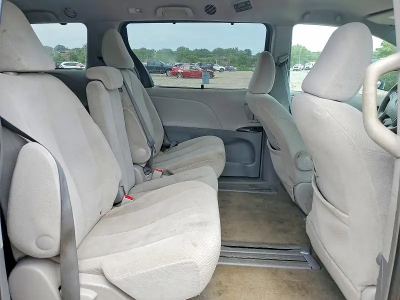 2014 TOYOTA SIENNA LE  