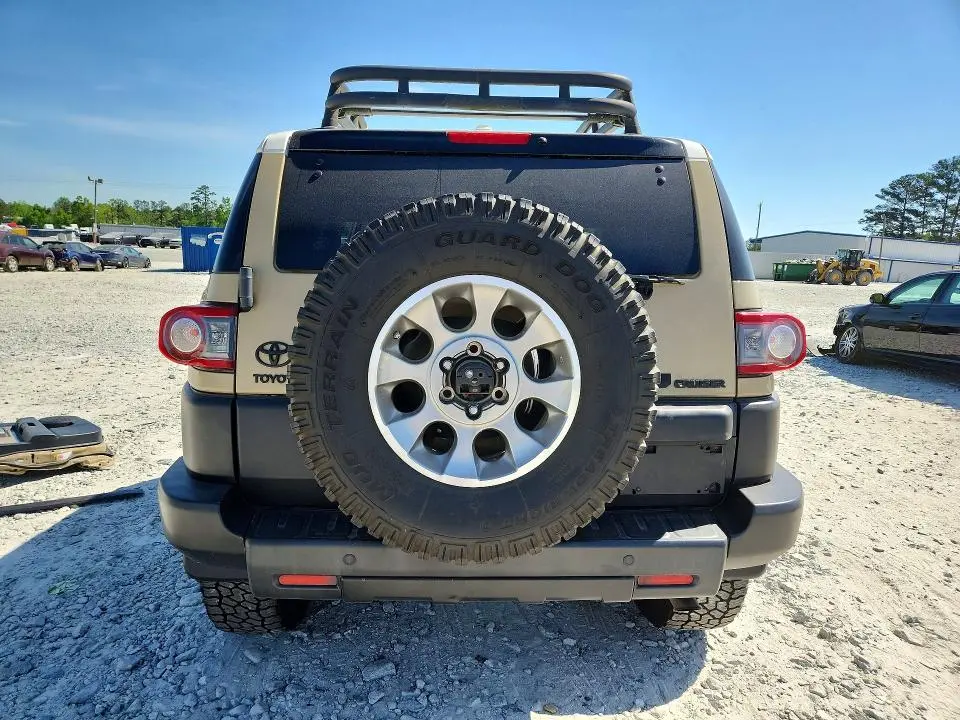 2013 TOYOTA FJ CRUISER BASE  