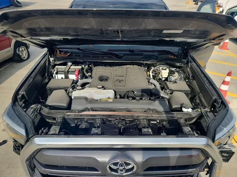 2025 TOYOTA TUNDRA CREWMAX LIMITED  