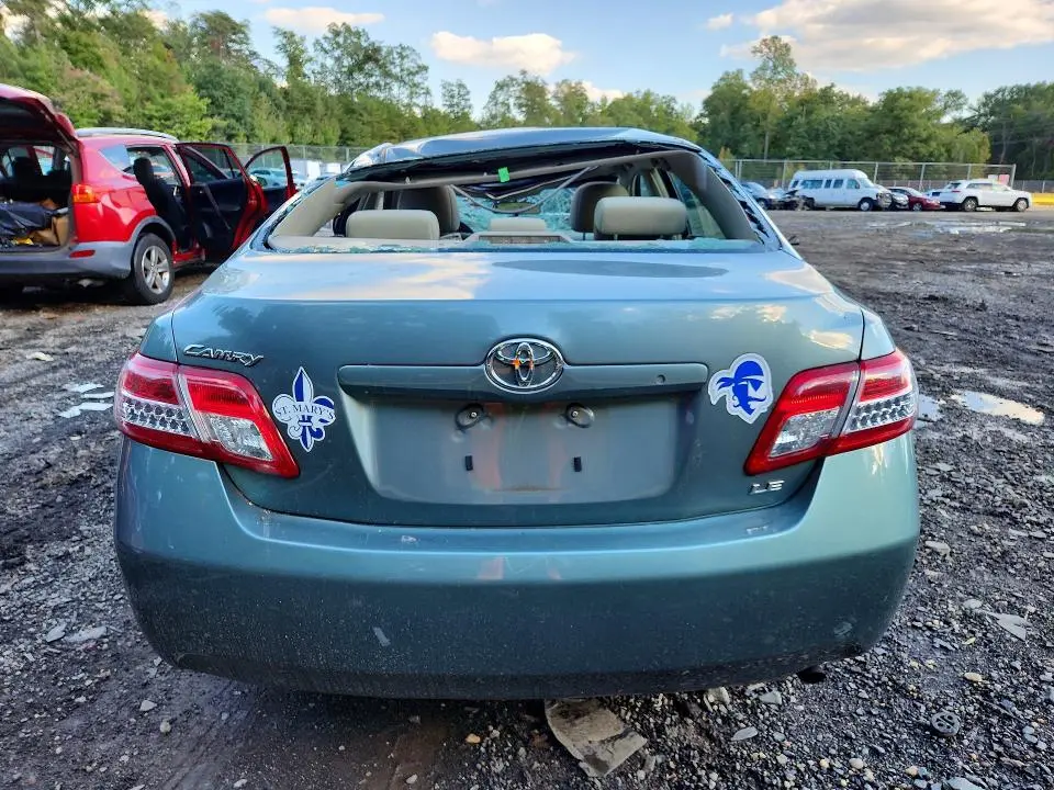 2011 TOYOTA CAMRY LE  