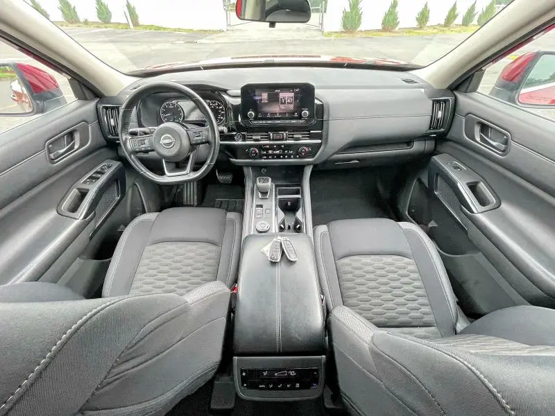 2023 NISSAN PATHFINDER SV  