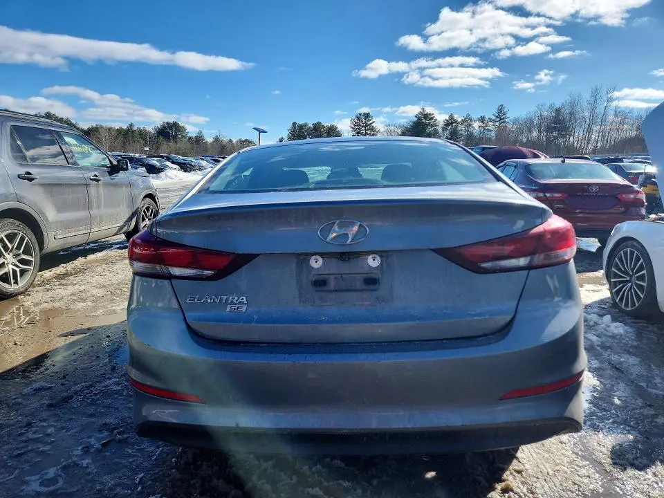 2018 HYUNDAI ELANTRA SE  