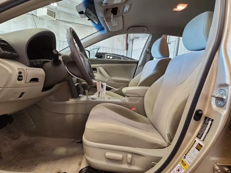 2010 TOYOTA CAMRY LE  
