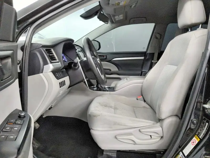 2019 TOYOTA HIGHLANDER LE  
