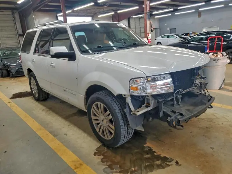 2011 LINCOLN NAVIGATOR   