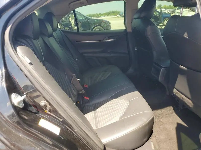 2018 TOYOTA CAMRY SE  